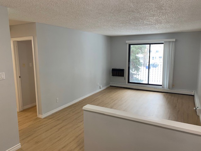 1 Bedroom Rental with Balcony 