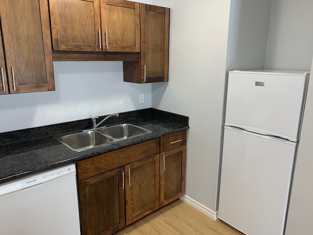 1 Bedroom Rental with Balcony 