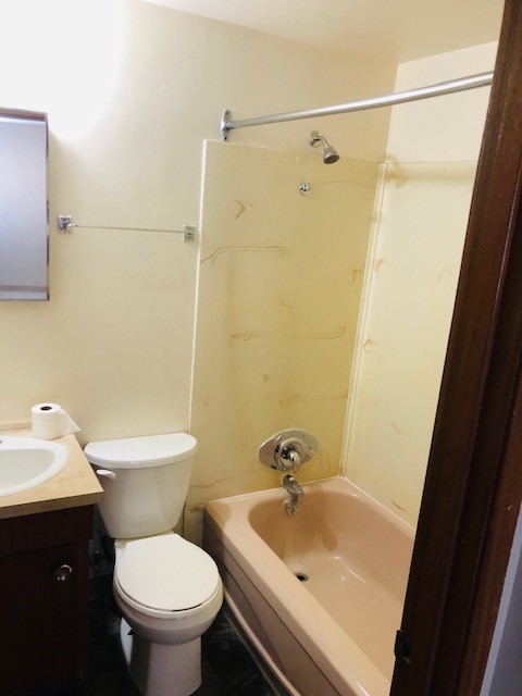 College DR Bachelor For Rent- September 1