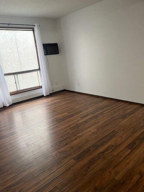 Affordable 1 Bedroom in a Quiet Building
