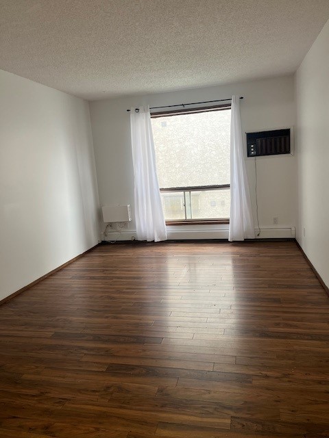 Affordable 1 Bedroom in a Quiet Building