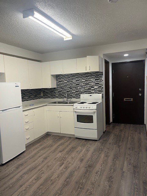 Affordable 1 Bedroom Lower Suite – Great Location!