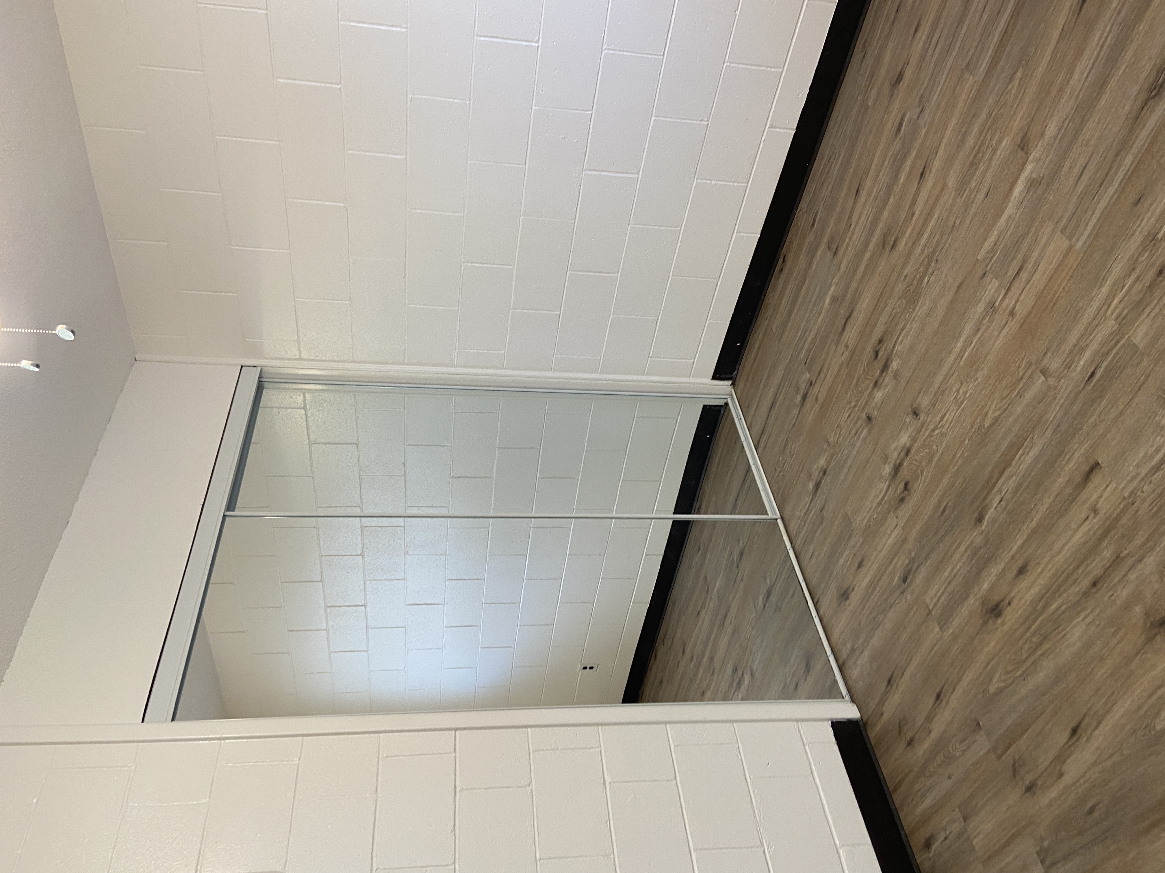 Spacious 2 Bedroom Apartment in a Fantastic East-Side Location!