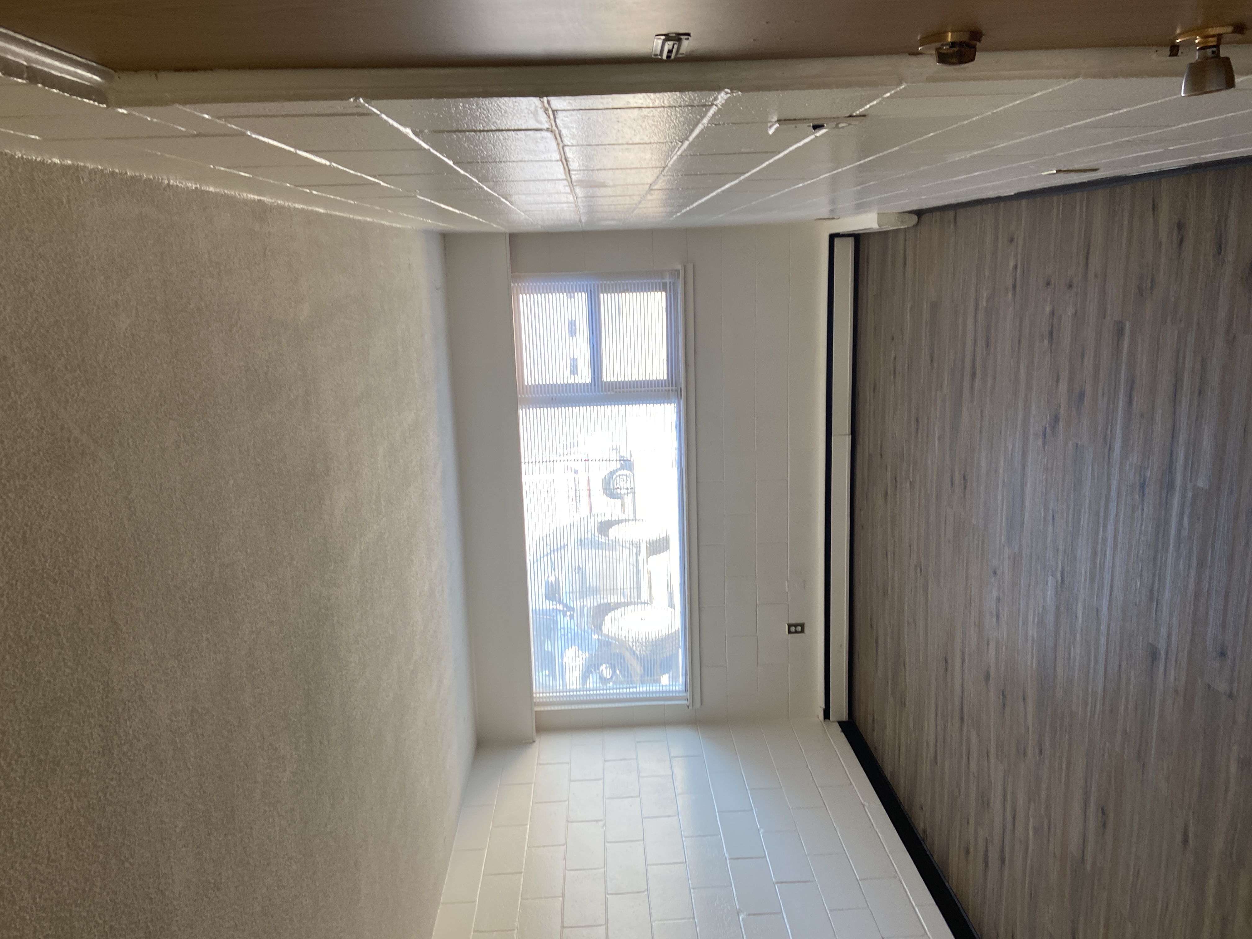 Spacious 2 Bedroom Apartment in a Fantastic East-Side Location!