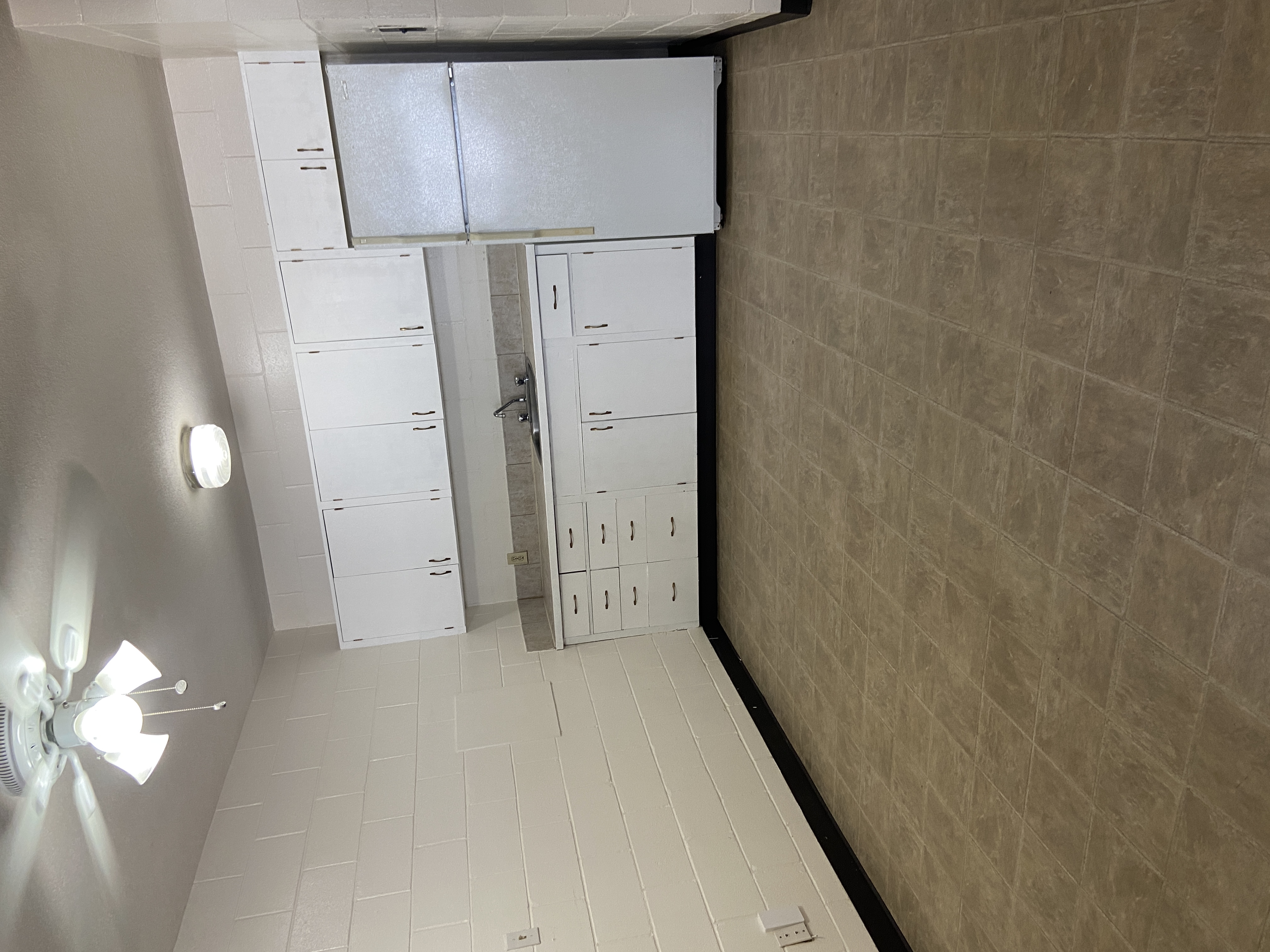 Spacious 2 Bedroom Apartment in a Fantastic East-Side Location!