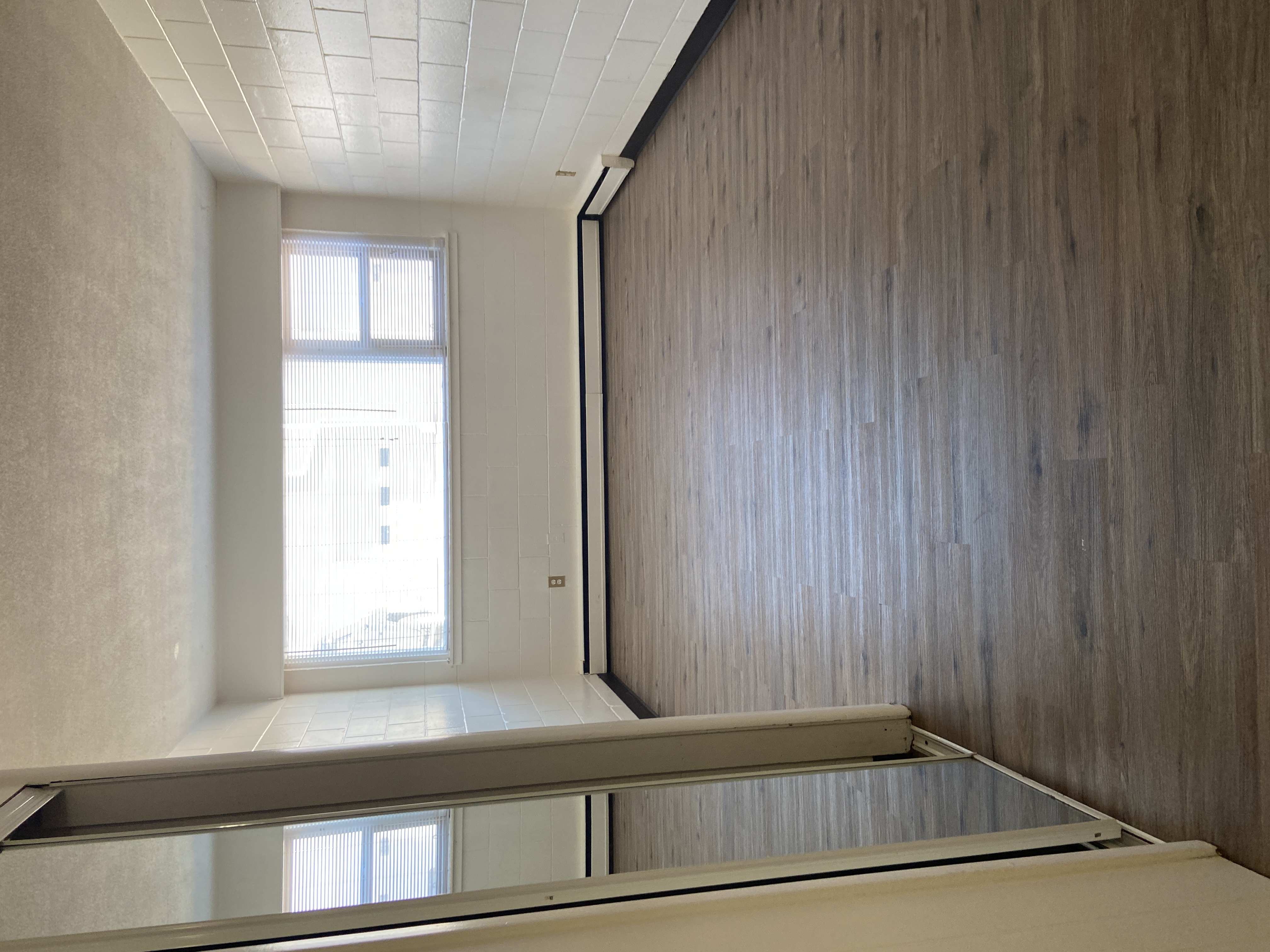 Spacious 2 Bedroom Apartment in a Fantastic East-Side Location!