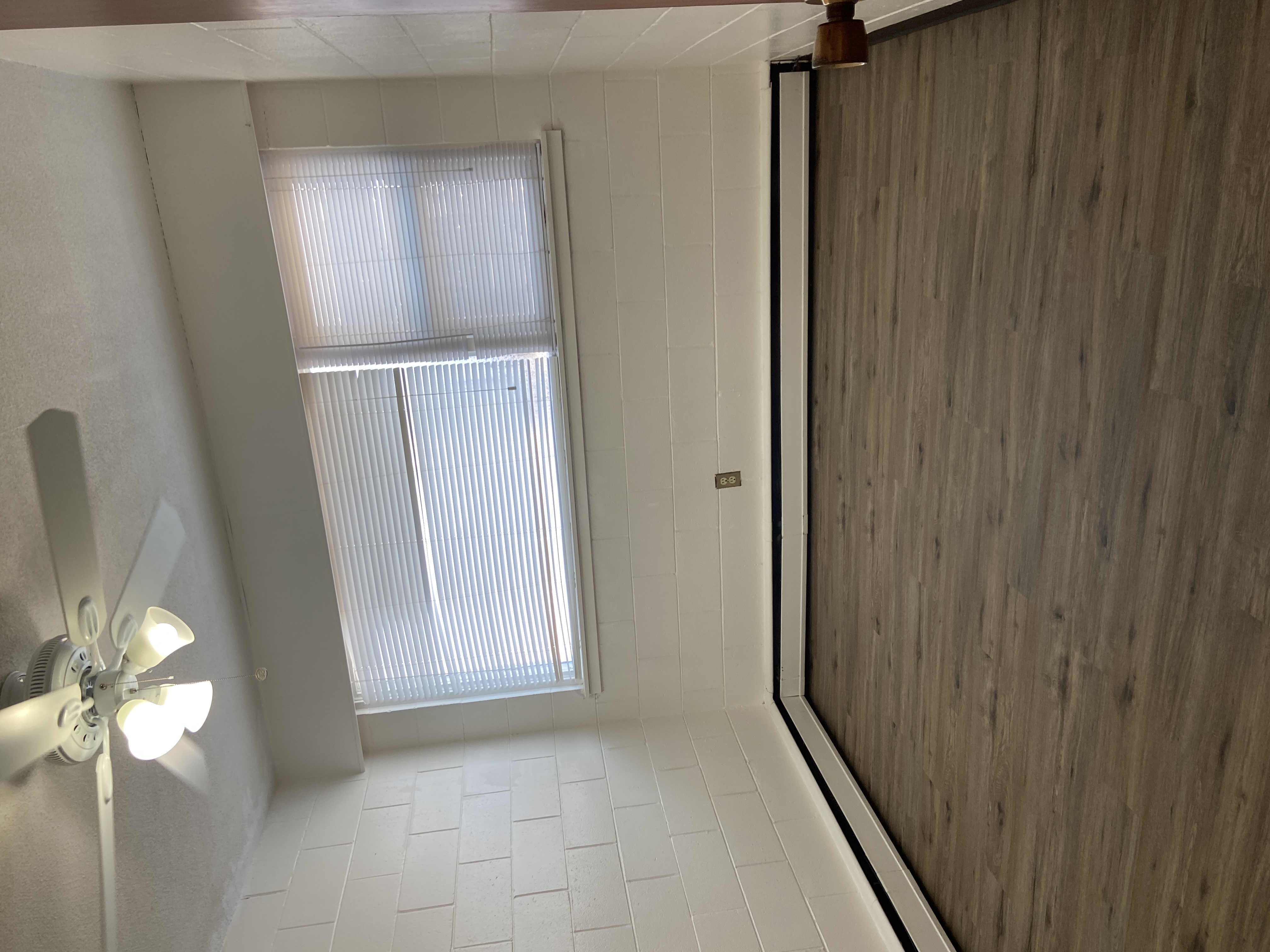 Spacious 2 Bedroom Apartment in a Fantastic East-Side Location!