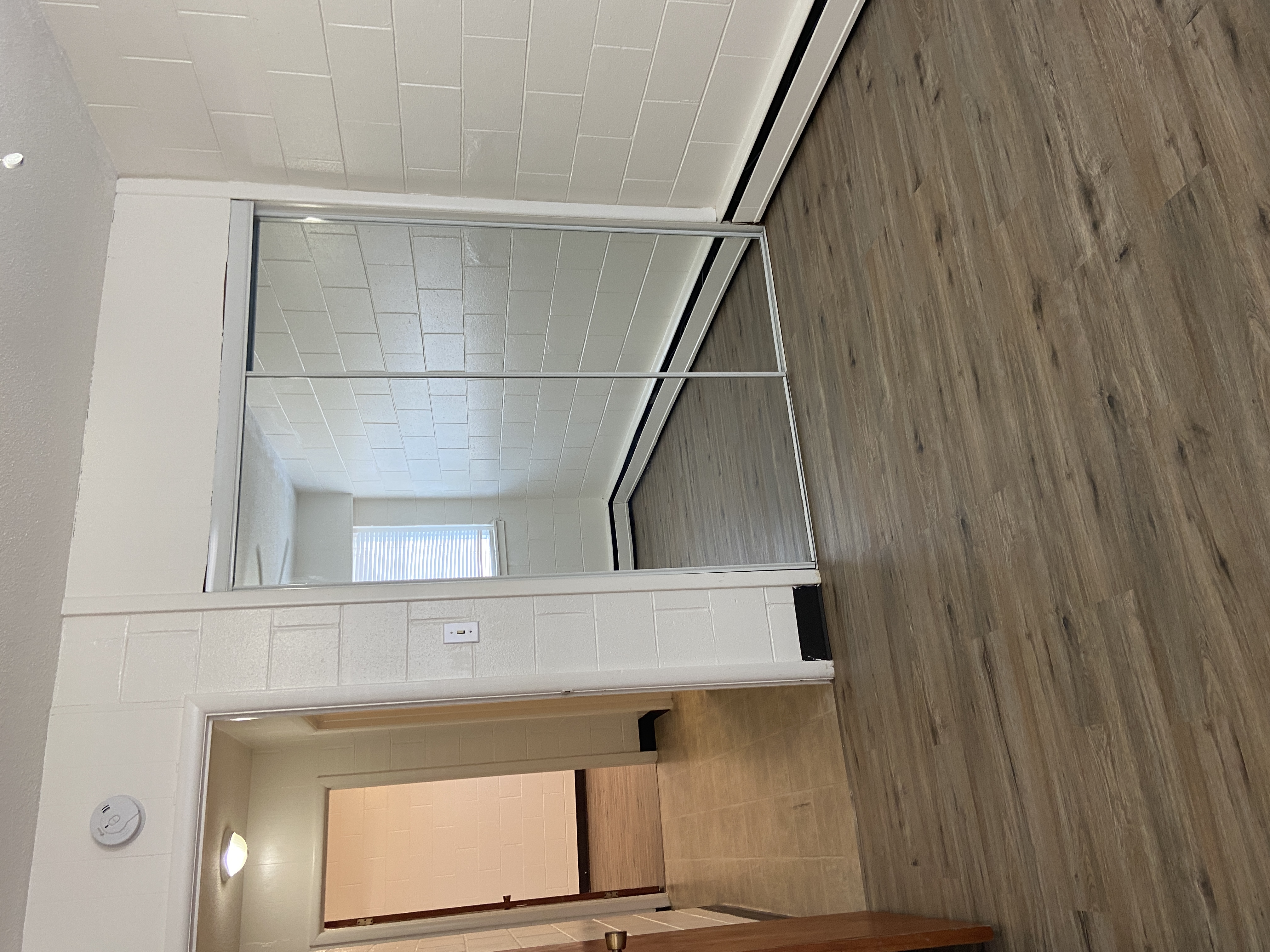 Spacious 2 Bedroom Apartment in a Fantastic East-Side Location!