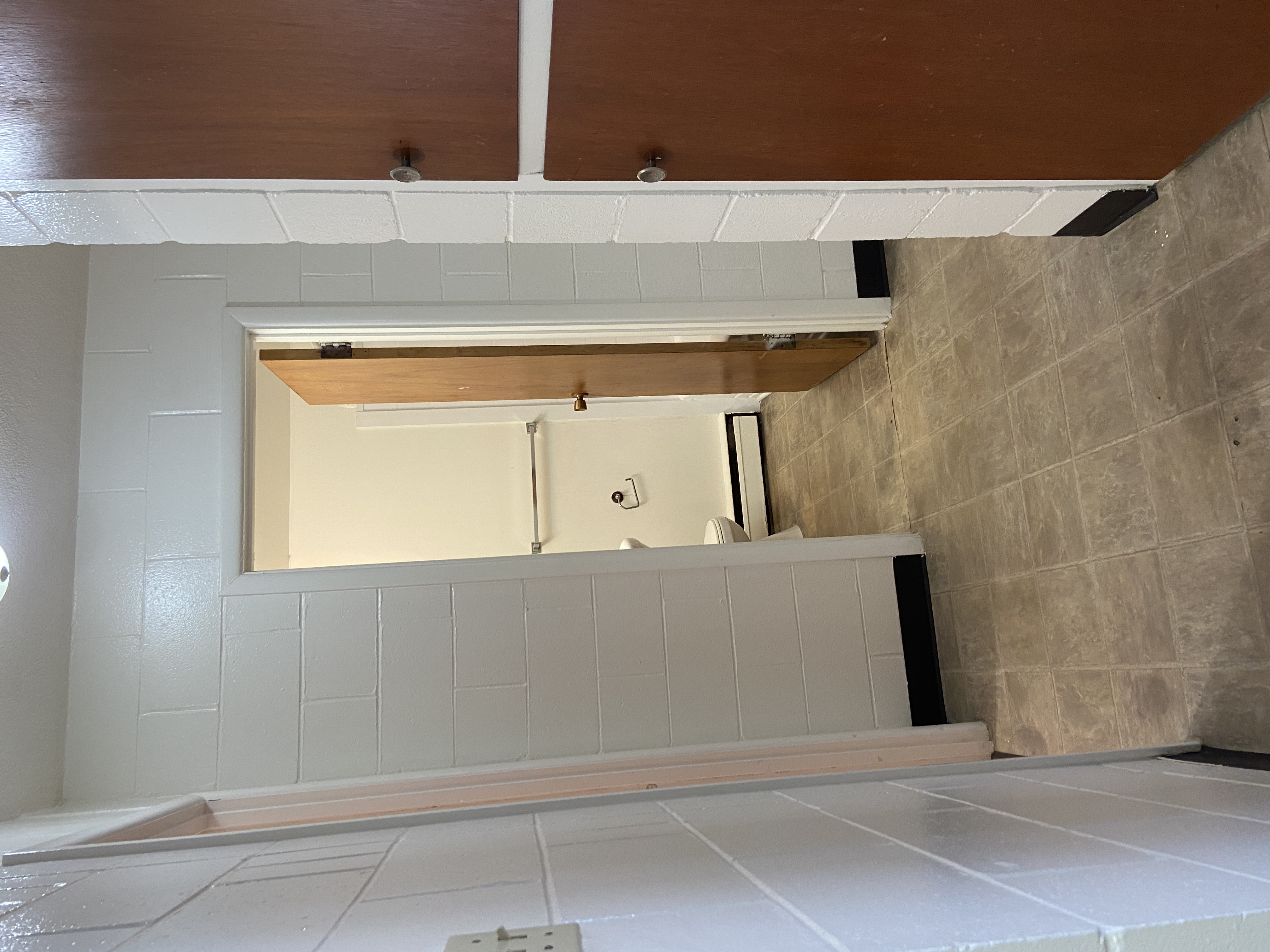 Spacious 2 Bedroom Apartment in a Fantastic East-Side Location!