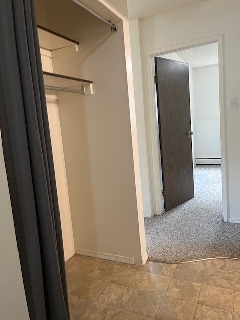 1 Bedroom Lower Suite in a Great East-Side Location! Close to Broadway