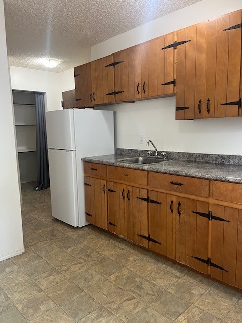 1 Bedroom Lower Suite in a Great East-Side Location! Close to Broadway