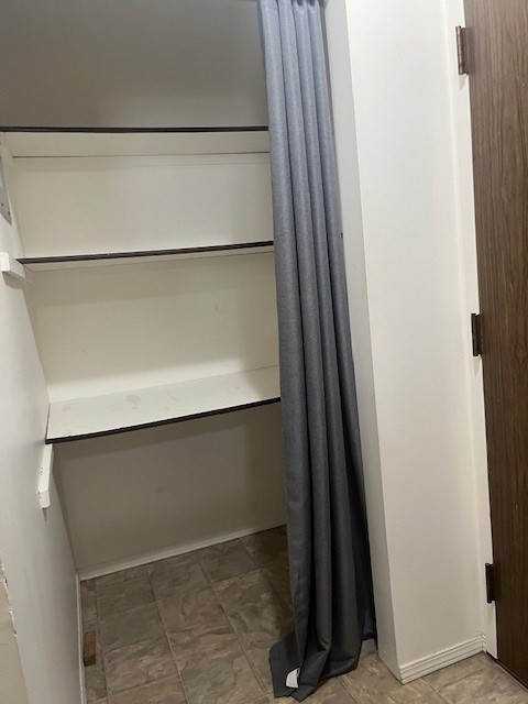 1 Bedroom Lower Suite in a Great East-Side Location! Close to Broadway
