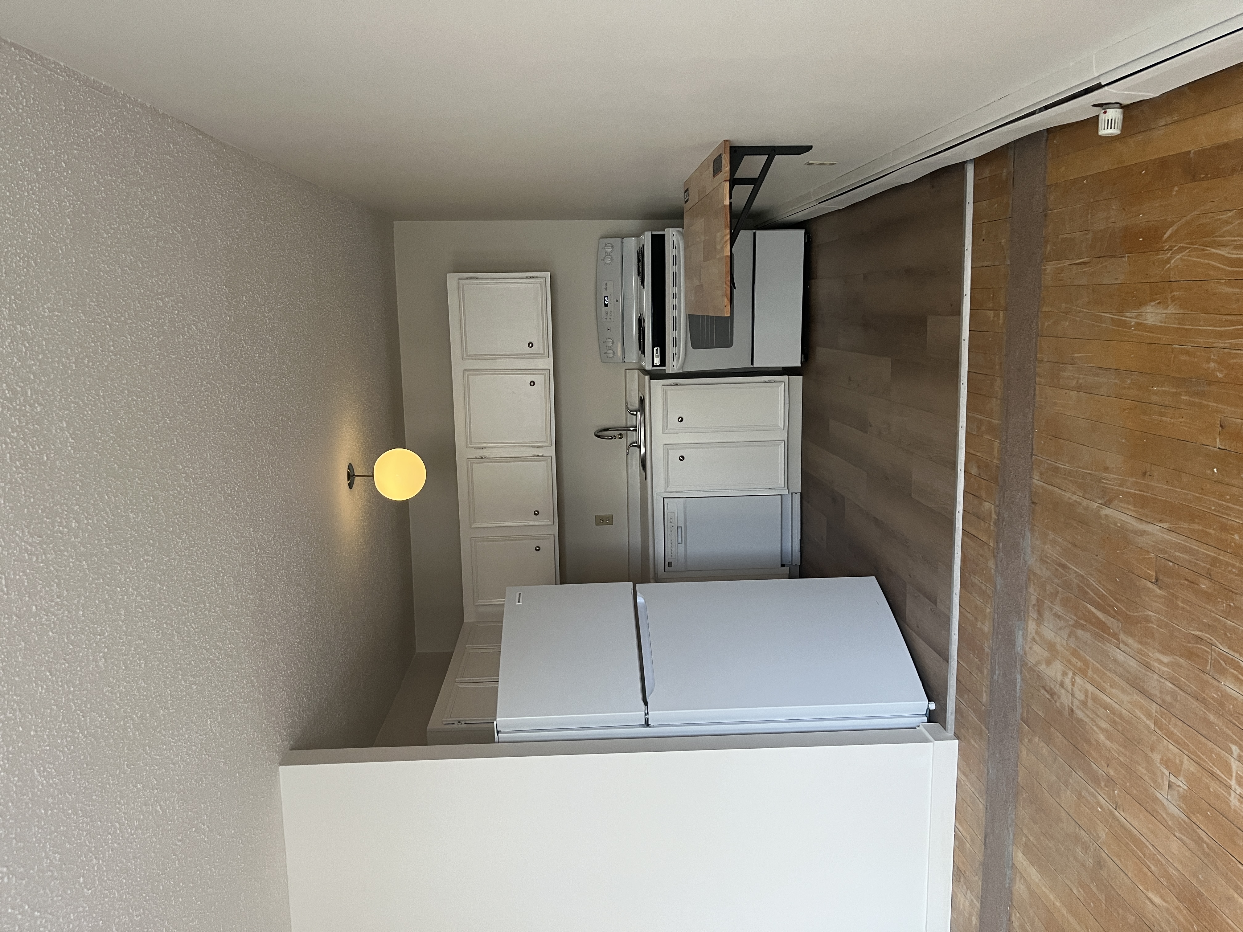Large 1 Bedroom Down Town With Walk in Closet