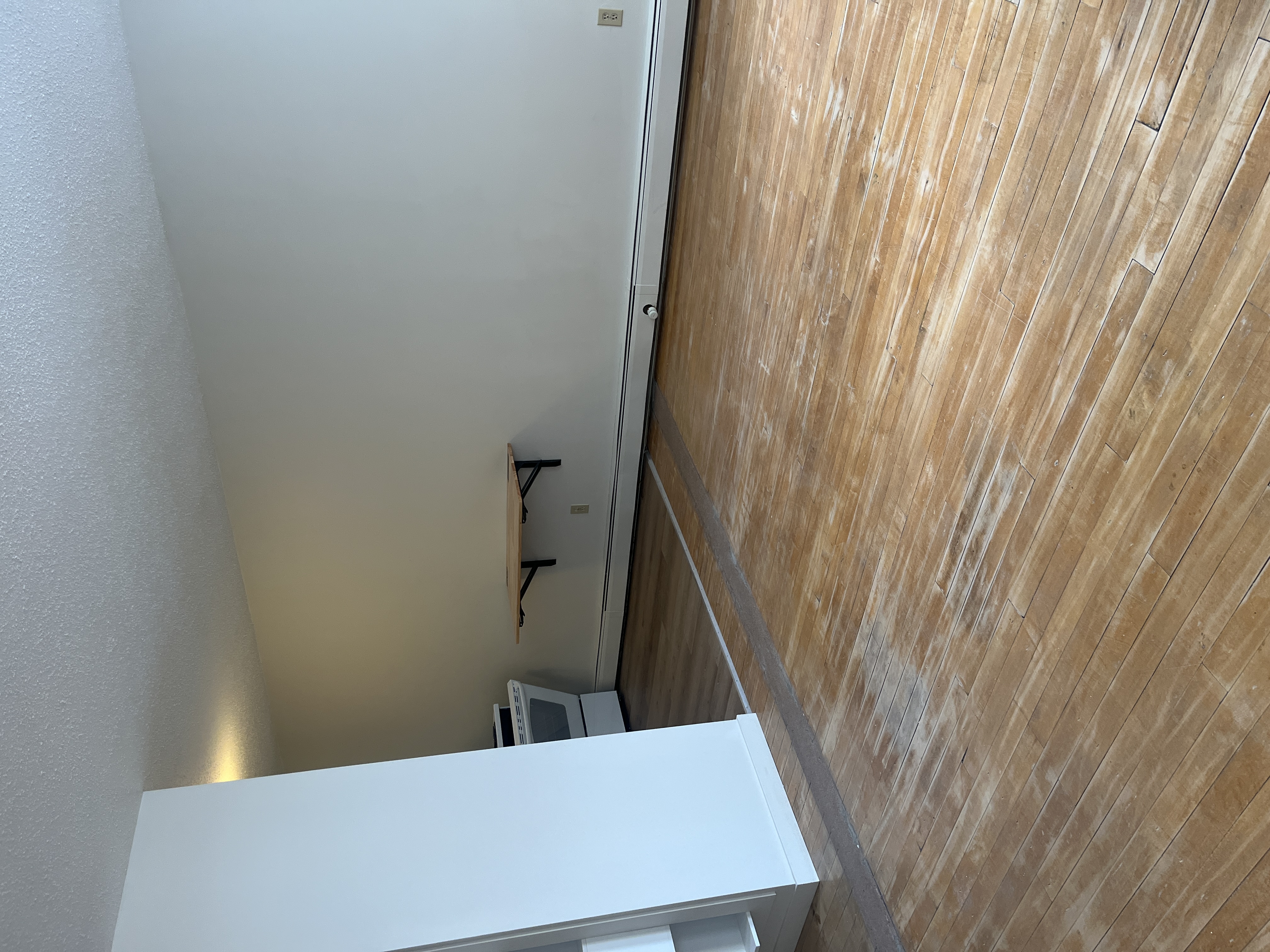 Large 1 Bedroom Down Town With Walk in Closet