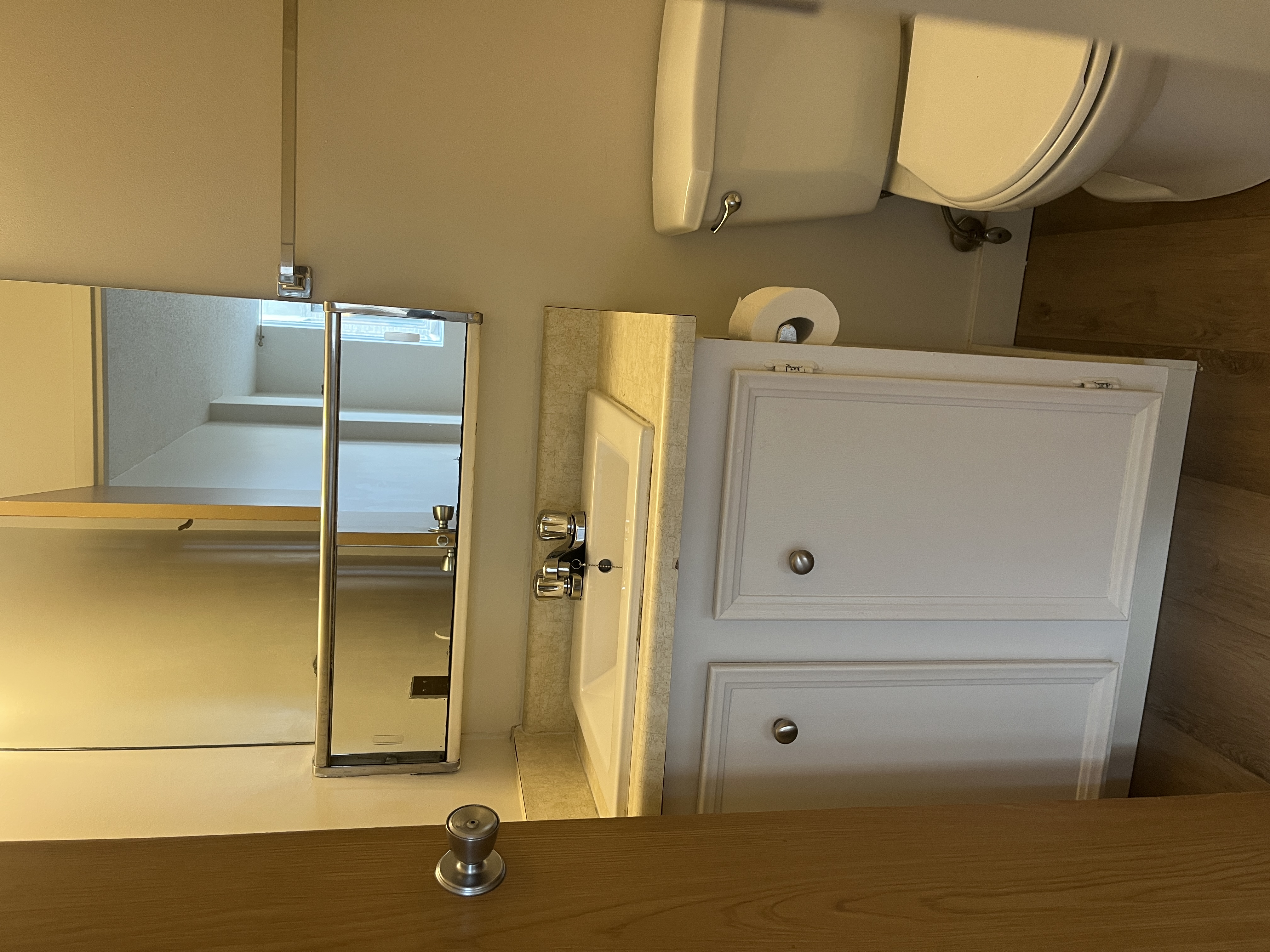 Large 1 Bedroom Down Town With Walk in Closet
