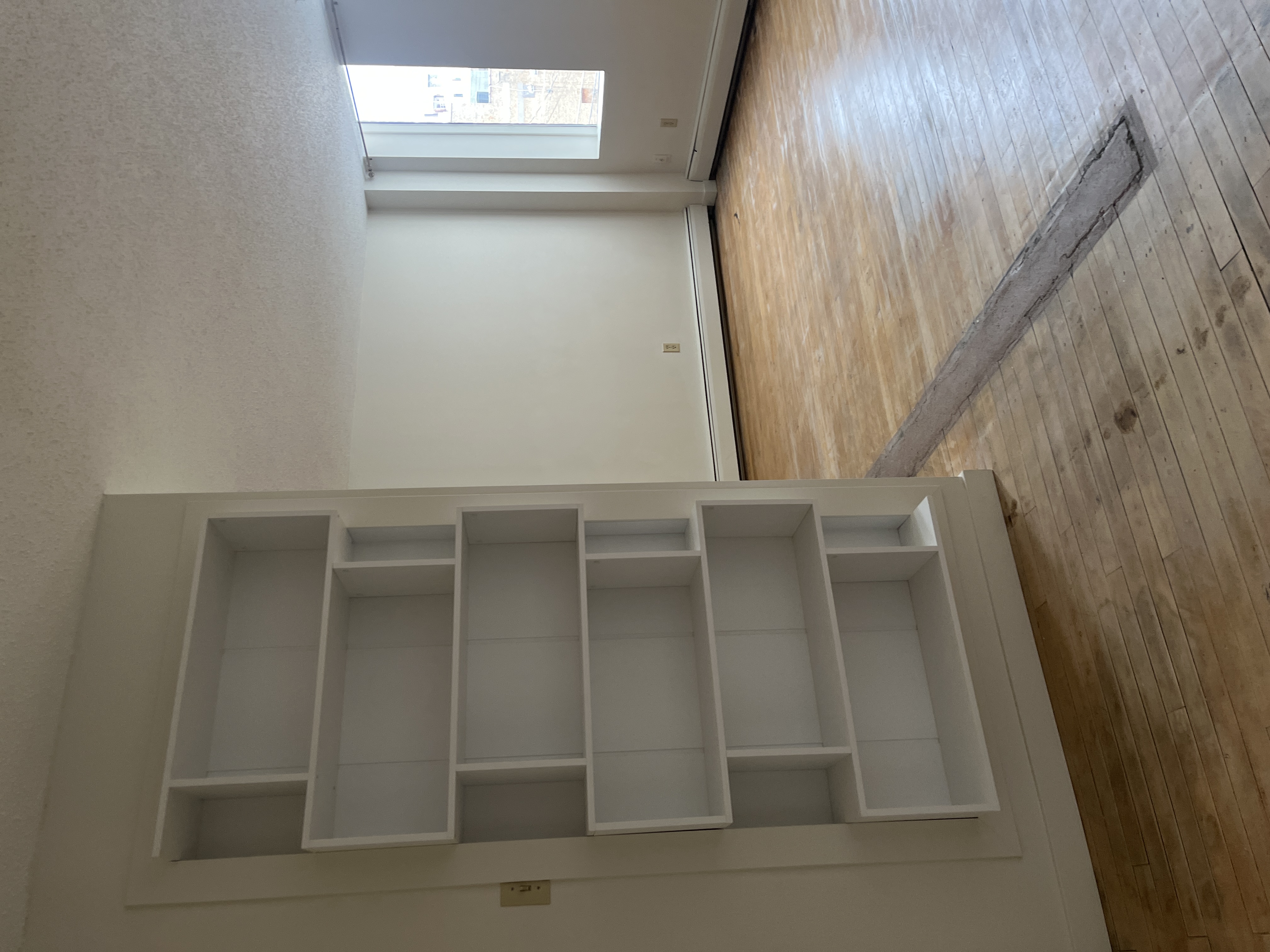 Large 1 Bedroom Down Town With Walk in Closet