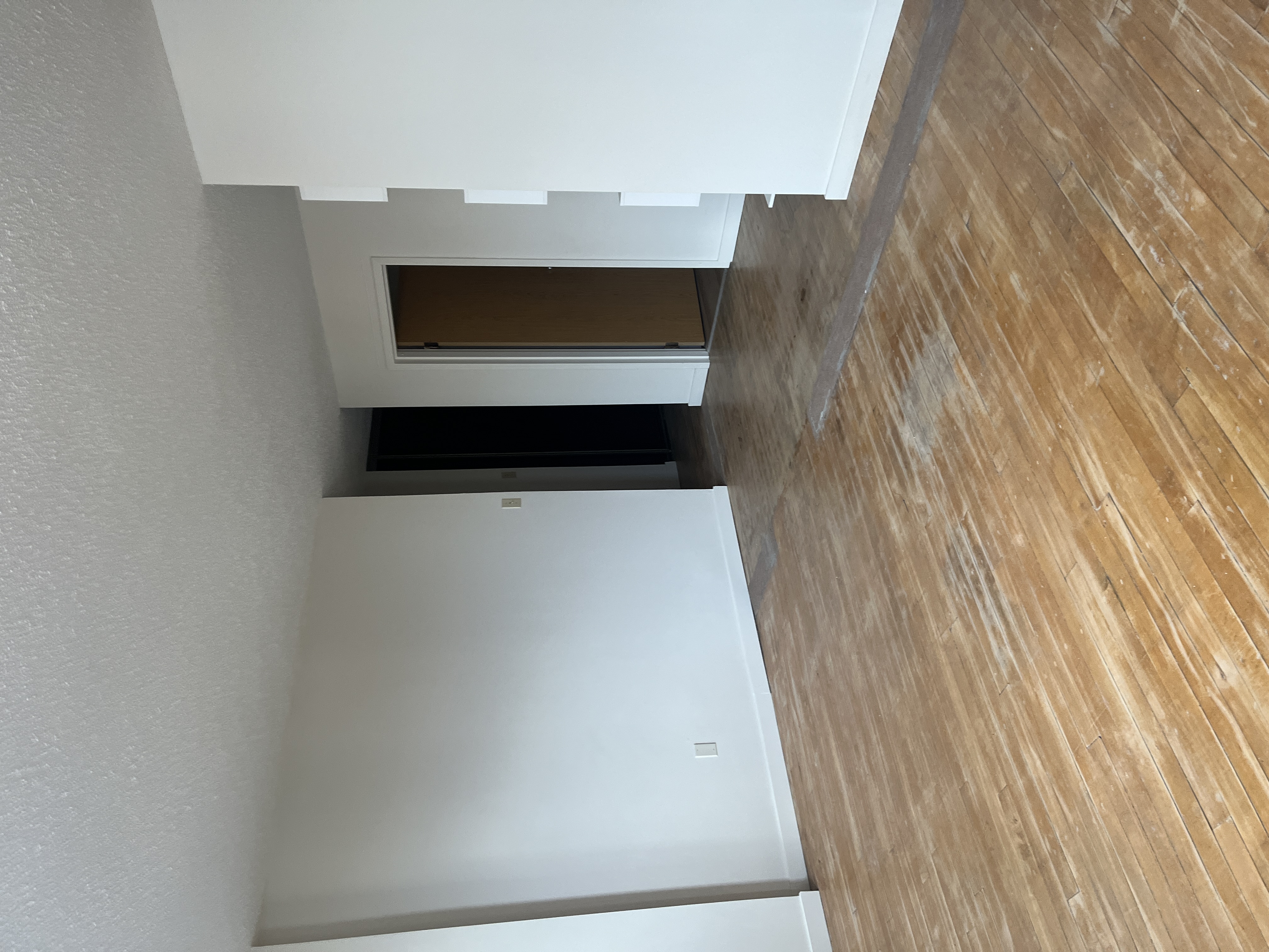 Large 1 Bedroom Down Town With Walk in Closet
