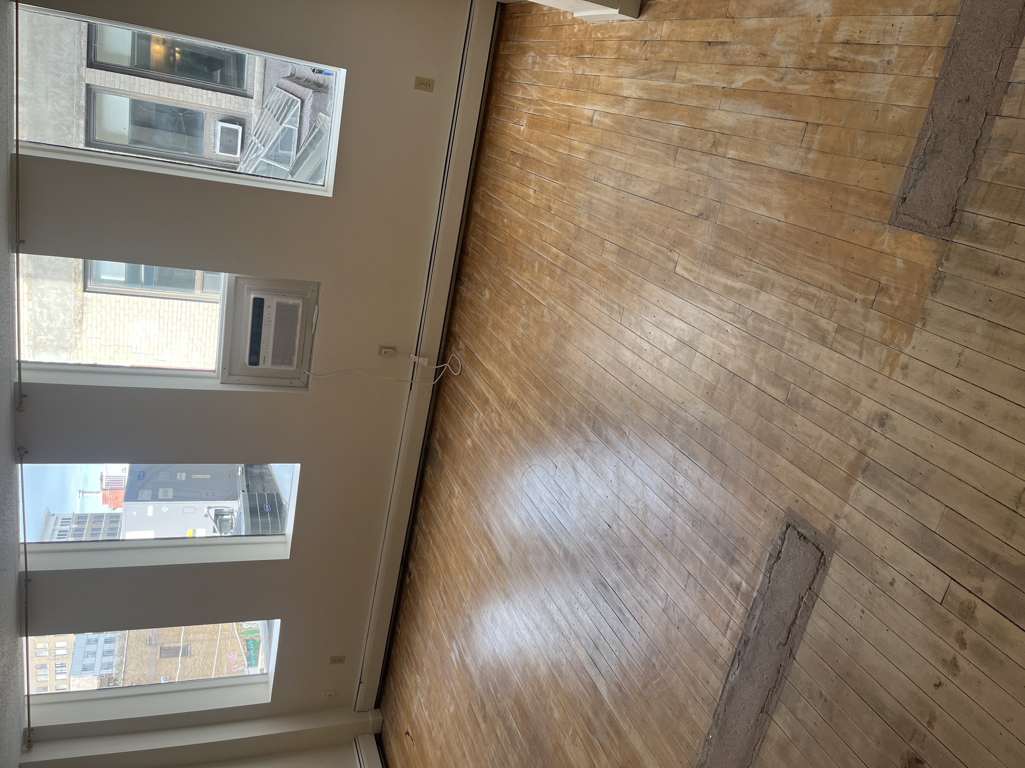 Large 1 Bedroom Down Town With Walk in Closet