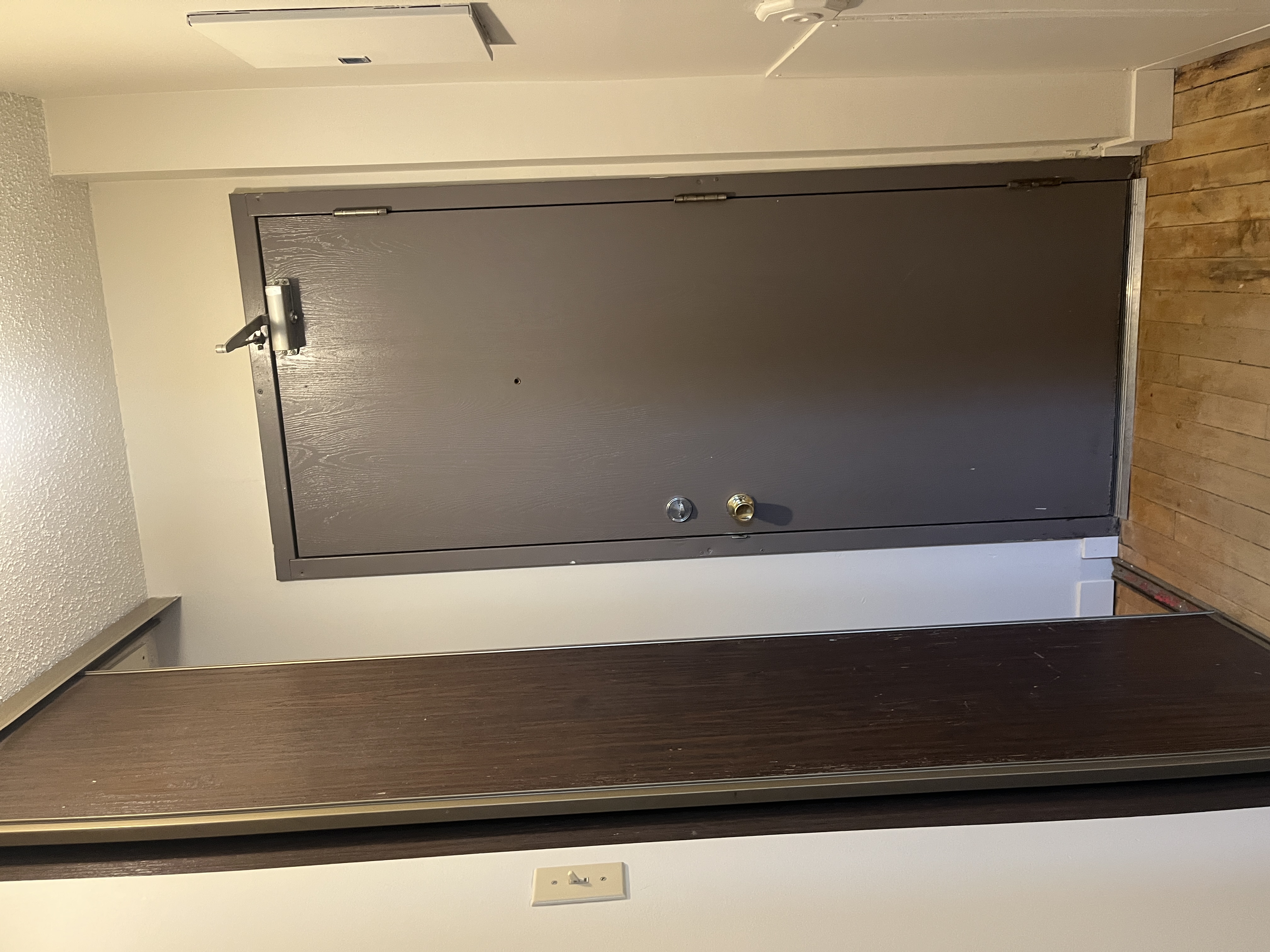 Large 1 Bedroom Down Town With Walk in Closet