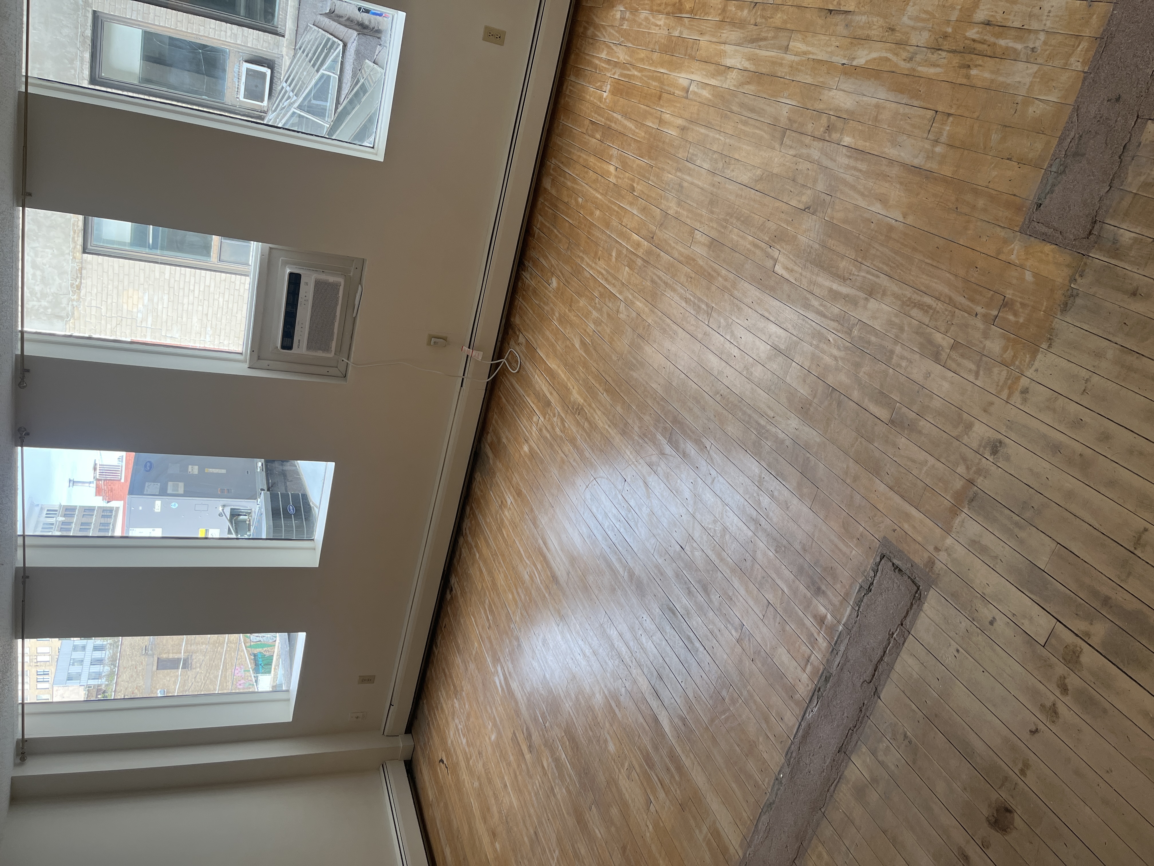 Large 1 Bedroom Down Town With Walk in Closet