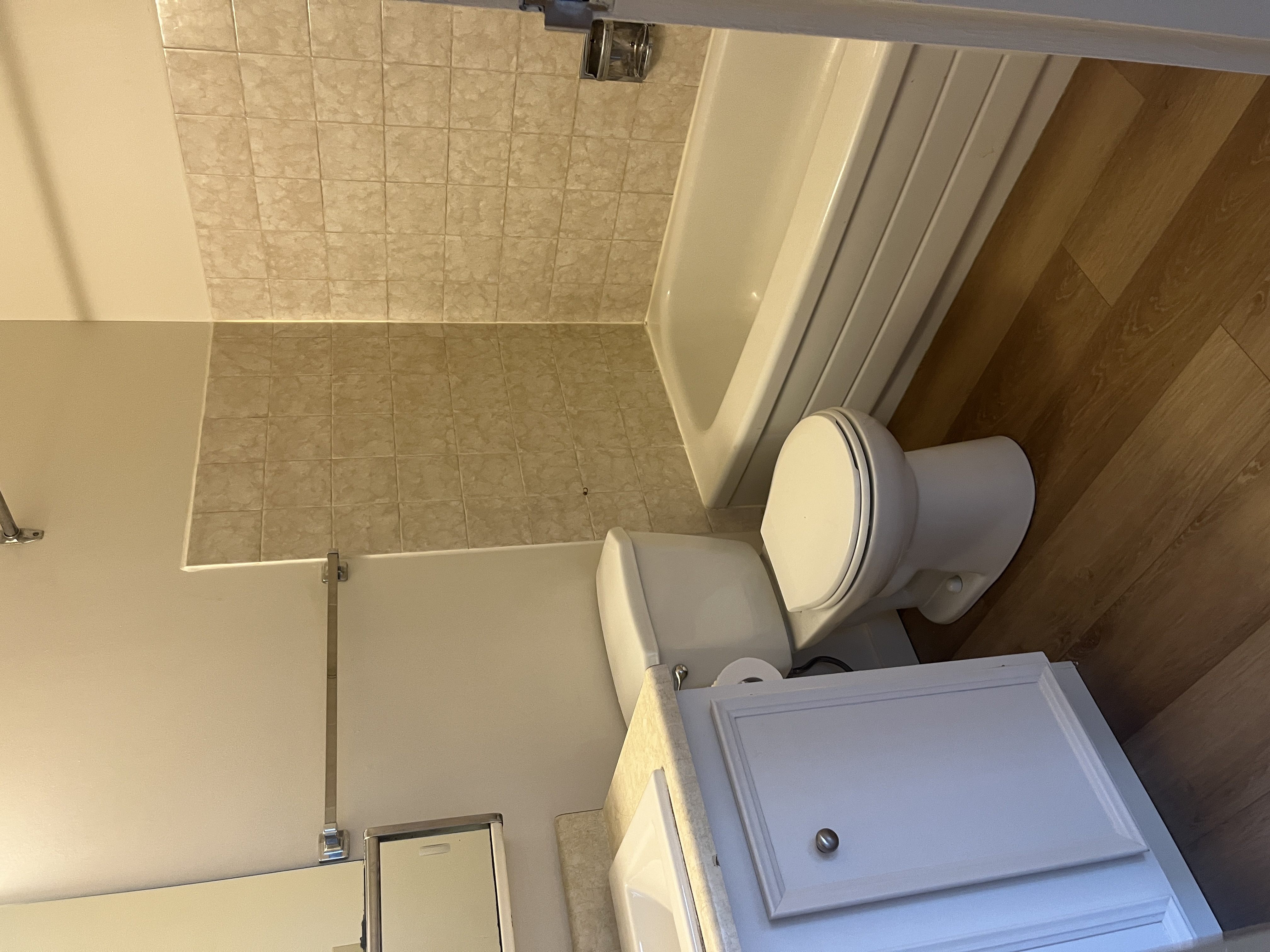Large 1 Bedroom Down Town With Walk in Closet