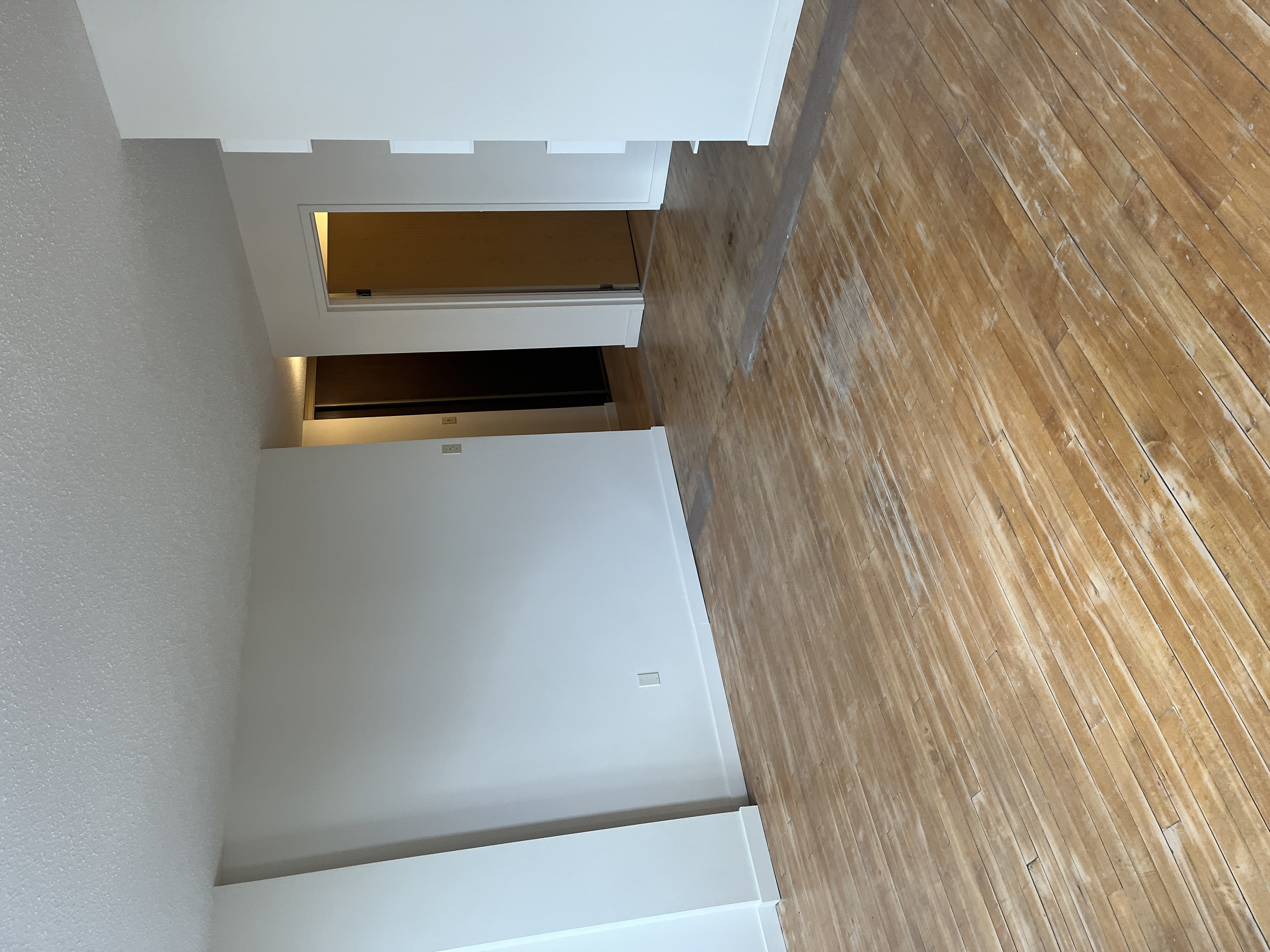 Large 1 Bedroom Down Town With Walk in Closet